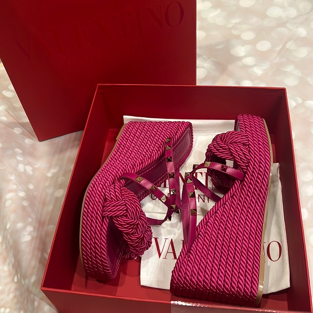 NEW IN BOX! Valentino Garavani Rockstud Slide Espadrille Wedge